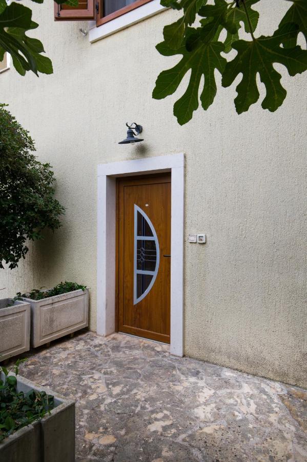 Apartman Mediterraneo Supetar Zewnętrze zdjęcie